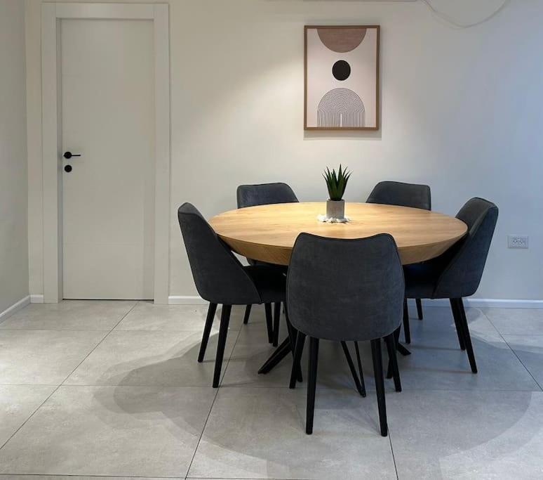 Family Apartment By Israpart Ramat Gan Exteriör bild